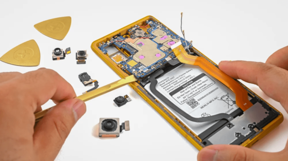 &laquo;Американское величие&raquo; с китайскими запчастями: в iFixit разобрали &laquo;трампофон&raquo; T1 &mdash; он идентичен тайваньскому смартфону HTC U24 Pro 
