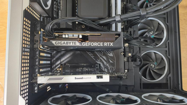 Обзор видеокарты Gigabyte GeForce RTX 5060 Windforce MAX OC: где хватает 8 ГБ, а где спасает только апскейл
Обзор видеокарты Gigabyte GeForce RTX 5060 Windforce MAX OC: где хватает 8 ГБ, а где спасает только апскейл