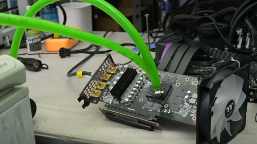 Прямое охлаждение водой снизило температуру видеокарты GeForce RTX 2060 до 28°C Прямое охлаждение водой снизило температуру видеокарты GeForce RTX 2060 до 28°C