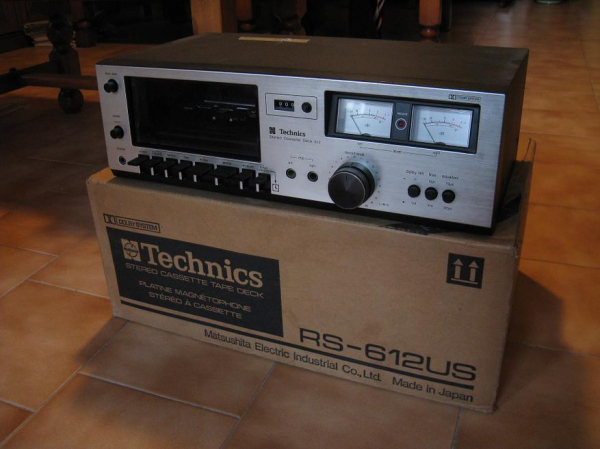 
                            Как в 1978 году Technics уместила премиум-опции в бюджетную кассетную деку RS-612US
            
            
            
                    
