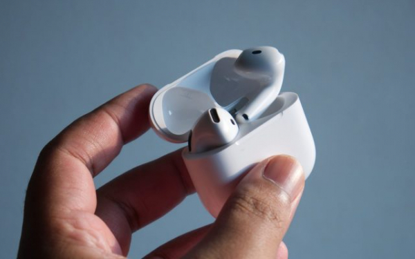 Обзор беспроводных наушников Apple AirPods 5: эволюция открытого формата